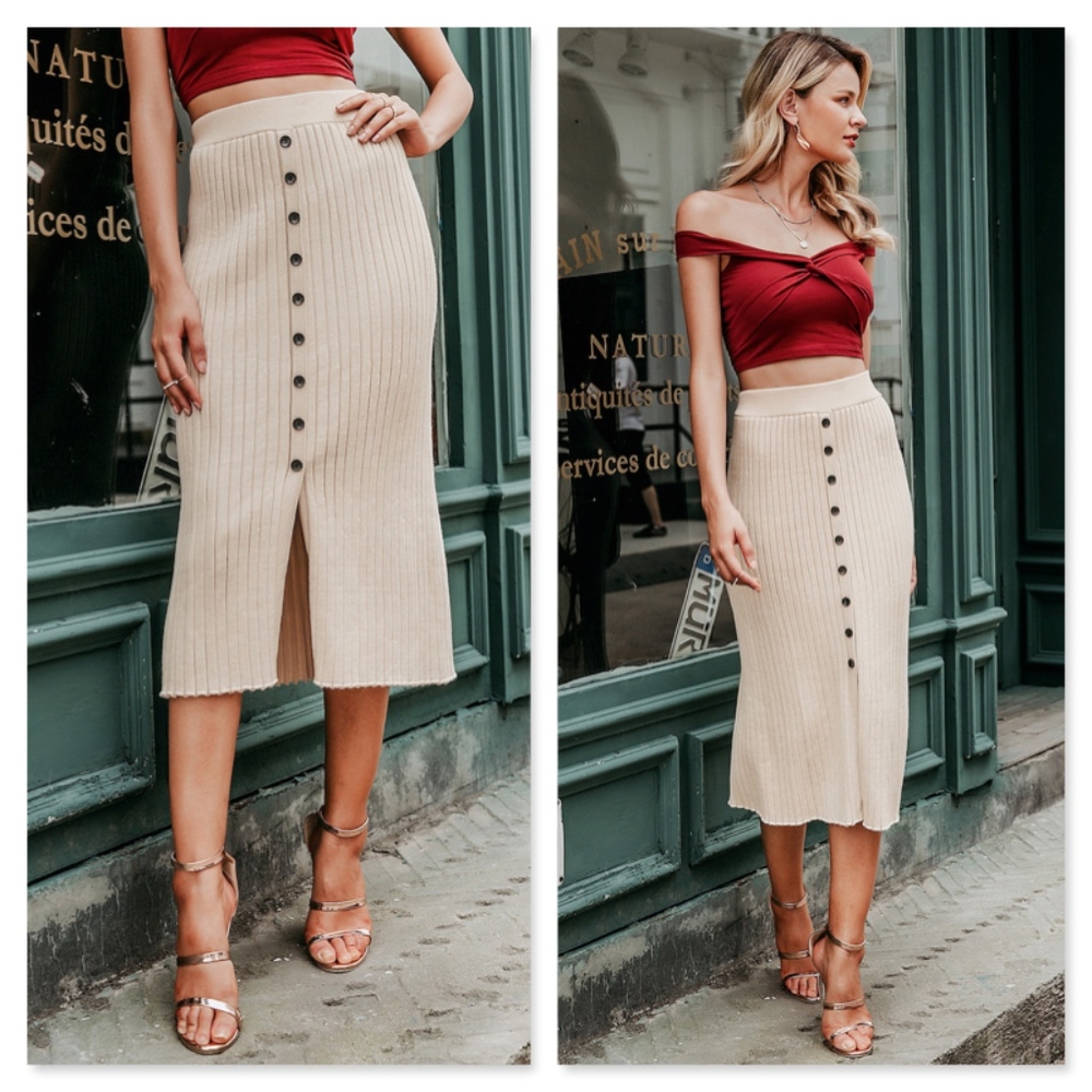 Rib-Knit Beige Sheath Buttoned Skirt Leg Slit - Picture 3 of 8